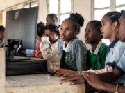 Dette ou éducation: l’UNESCO appelle à changer de cap