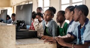 Dette ou éducation: l’UNESCO appelle à changer de cap
