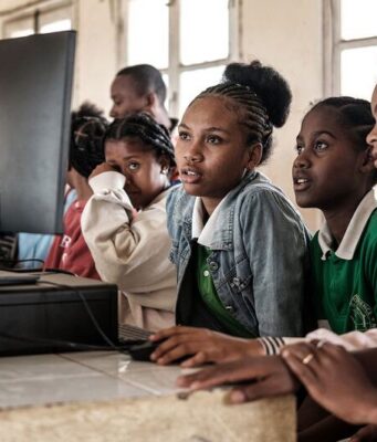 Dette ou éducation: l’UNESCO appelle à changer de cap