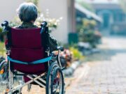 Démence: près de la moitié des cas pourraient être évités, selon l’OMS