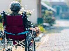 Démence: près de la moitié des cas pourraient être évités, selon l’OMS