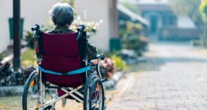 Démence: près de la moitié des cas pourraient être évités, selon l’OMS