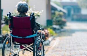 Démence: près de la moitié des cas pourraient être évités, selon l’OMS