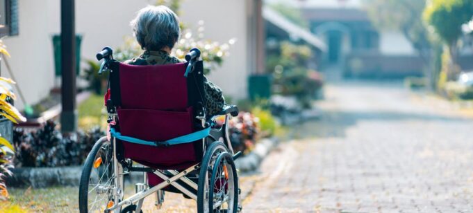 Démence: près de la moitié des cas pourraient être évités, selon l’OMS