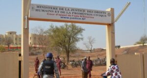 Burkina: 15 ans de prison dont 7 ans ferme pour deux policiers