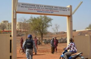 Burkina: 15 ans de prison dont 7 ans ferme pour deux policiers