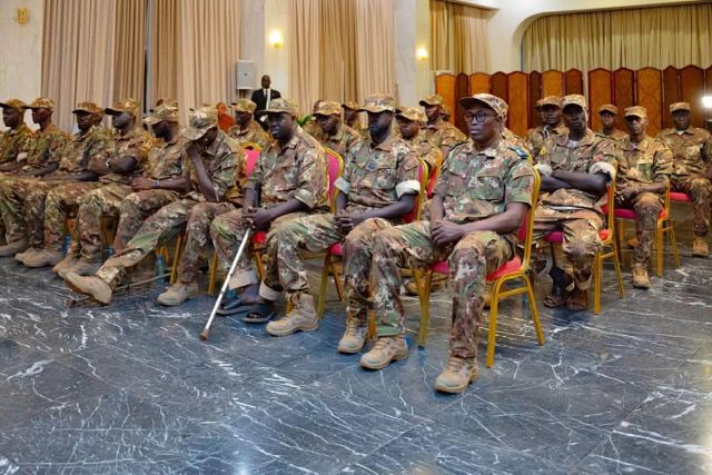 Des militaires libérés reçus par le président malien, le général Assimi Goïta