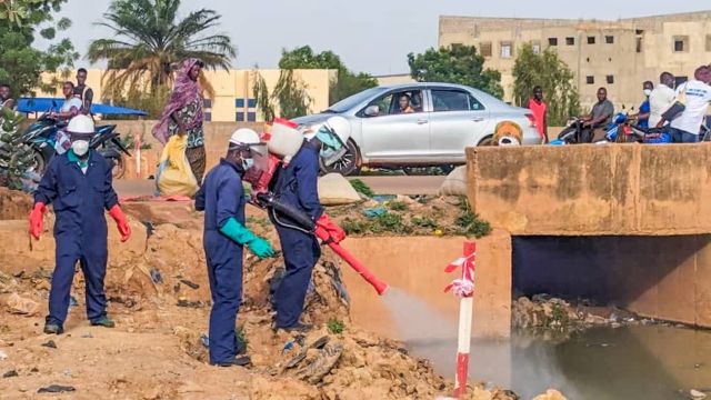 Destructions de gîtes larvaires pour lutter contre le paludisme