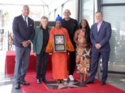 Angélique Kidjo, première chanteuse africaine à obtenir son étoile sur l’Allée des célébrités d’Hollywood