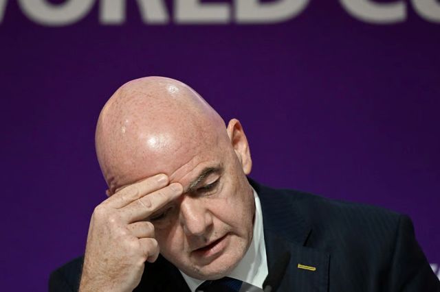 Gianni Infantino poussé dans les cordes par l'Uefa