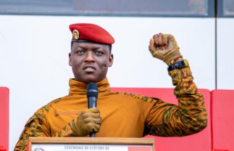 Immersion patriotique: le capitaine Ibrahim Traoré invite les appelés à cultiver les valeurs d’humilité, de solidarité, de bonne moralité