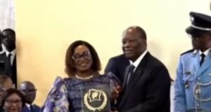 Côte d’Ivoire: la diplomate Allègne Justine Gossé lauréate du Prix National d’Excellence