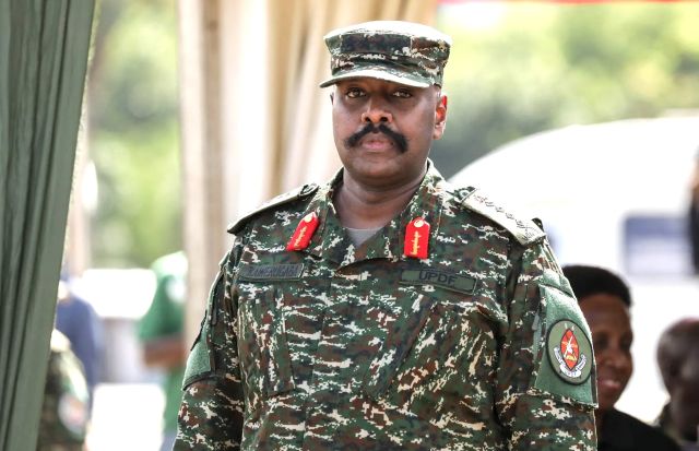 Muhoozi Kainerugaba fils de Yoweri Museveni