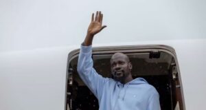 Guinée: Mamadi Doumbouya en congé en Grèce, l’armée réaffirme sa loyauté