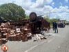 Burkina: un camion chargé de boissons se renverse, une personne perd la vie