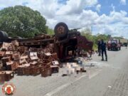Burkina: un camion chargé de boissons se renverse, une personne perd la vie