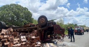 Burkina: un camion chargé de boissons se renverse, une personne perd la vie