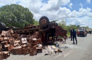 Burkina: un camion chargé de boissons se renverse, une personne perd la vie