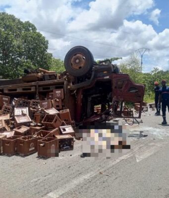 Burkina: un camion chargé de boissons se renverse, une personne perd la vie