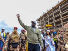 Mamadi Doumbouya regagne Conakry après dix jours de «congé annuel»
