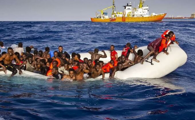 42 migrants africains secourus après une panne de leur embarcation