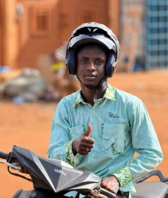 Quand la fermeté paie: le déclic du casque après 13 refoulements