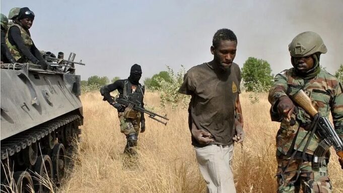 Nigéria: plus de 150 terroristes se rendent aux forces armées