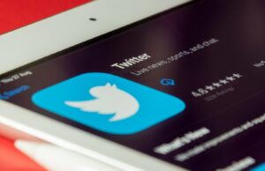 Twitter renaît de ses cendres, Elon Musk contre-attaque en justice