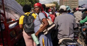 Violence des gangs en Haïti: les organisations de femmes fragilisées par les coupes dans l’aide