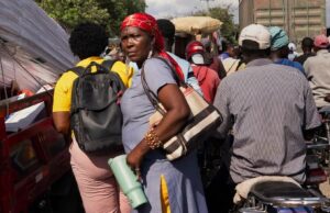 Violence des gangs en Haïti: les organisations de femmes fragilisées par les coupes dans l’aide