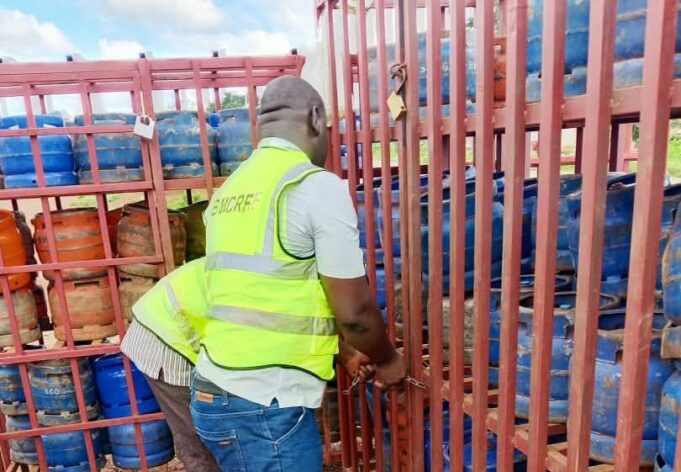 Burkina: quatre commerces mis sous scellés