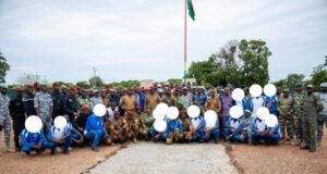 Burkina: le ministre d’Etat Célestin Simporé aux côtés des combattants et des civils à Boromo