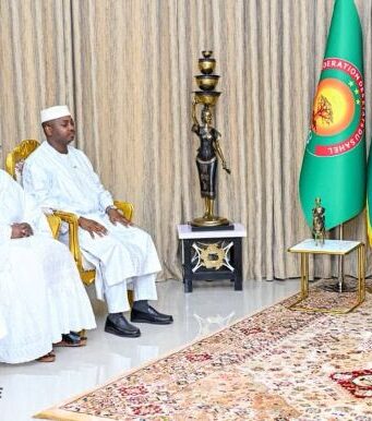 AES: les régulateurs des communications électroniques et des postes chez le Premier ministre burkinabè
