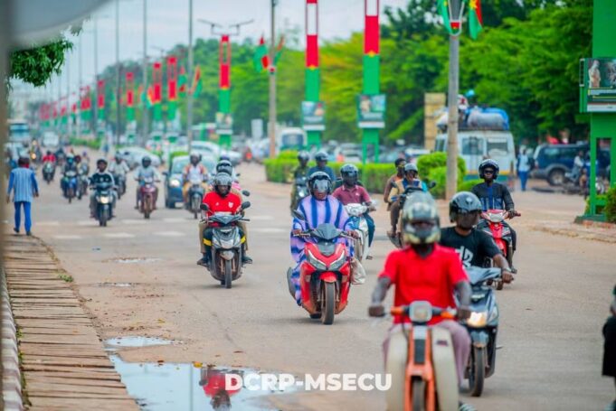 Burkina/Accès aux structures d’enseignement et de formation: le port de casque est obligatoire pour les usagers conducteurs de moto