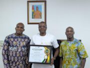 Le Directeur Général de la SONATUR reçoit l’Ambassadeur du sport Burkinabè, Charles Kaboré