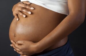 Enceinte de 8 mois, elle meurt suite à une agression à l’arme blanche