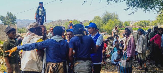 © IOM Des familles déplacées par les combats au Yémen reçoivent une assitance de l'OIM.