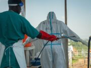 Ebola en RDC: des signes de recul, mais le pic reste incertain