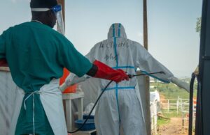 Ebola en RDC: des signes de recul, mais le pic reste incertain