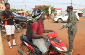Ouagadougou/Port du casque: 700 engins à 2 roues et 3 tricycles conduits en fourrière
