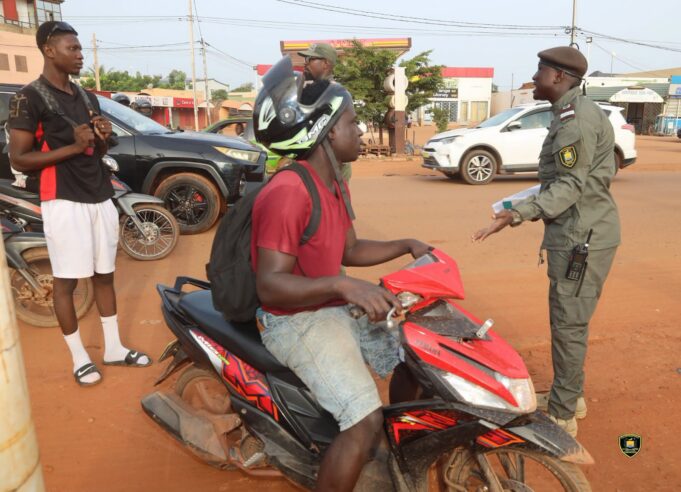Ouagadougou/Port du casque: 700 engins à 2 roues et 3 tricycles conduits en fourrière