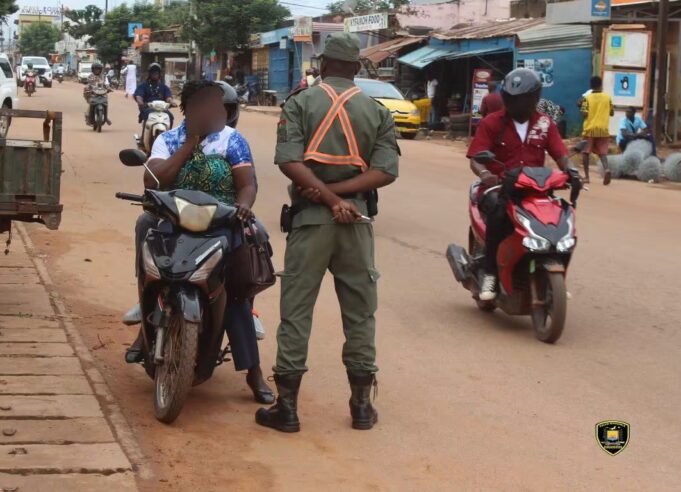 Ouagadougou/Non port du casque: 1 702 engins à deux roues et 25 tricycles mis en fourrière