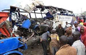 24 morts dans une collision entre un bus et un camion