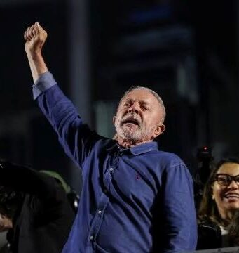 Brésil: Lula réélu, Flávio Bolsonaro conteste les résultats et réclame l’annulation du scrutin