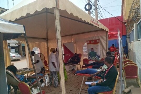 Burkina/Don de sang: les filiales de Vista Bank Burkina mobilisent leurs employés pour sauver des vies