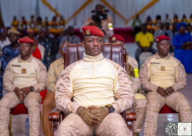 Le Président du Faso, Chef de l’État, Garant constitutionnel du Pouvoir judiciaire, le Camarade Capitaine Ibrahim TRAORÉ a assisté à l’Audience solennelle de rentrée judiciaire des cours et tribunaux de Burkina Faso