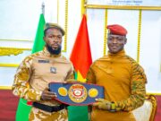 «Le Percuteur» présente sa ceinture de champion d’Afrique WBA des poids moyens au président Traoré