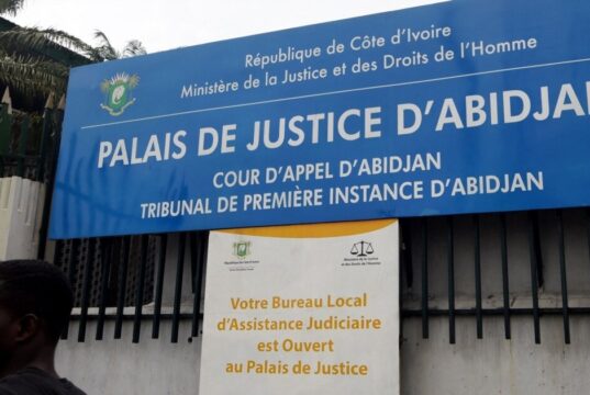Côte d’Ivoire: des influenceurs poursuivis dans une affaire de fraude immobilière
